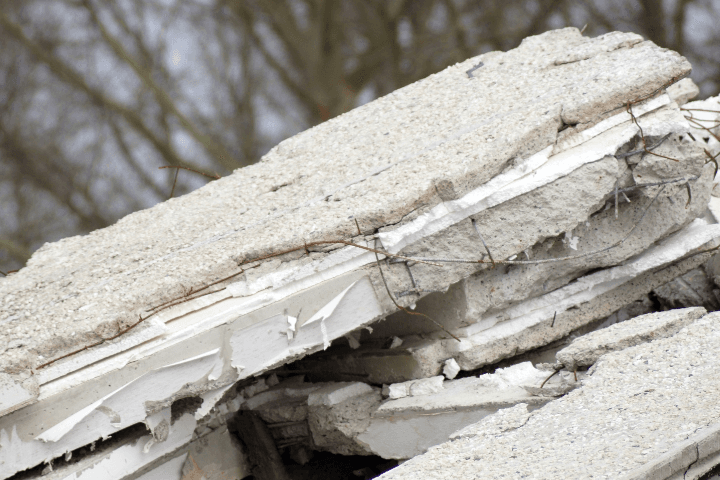 dalle de béton démolie