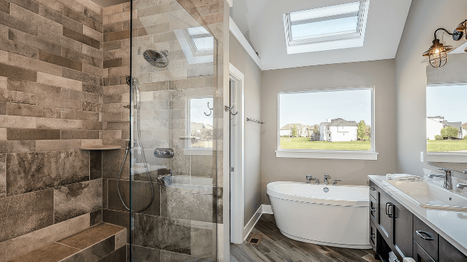 Salle de bain avec douche marron