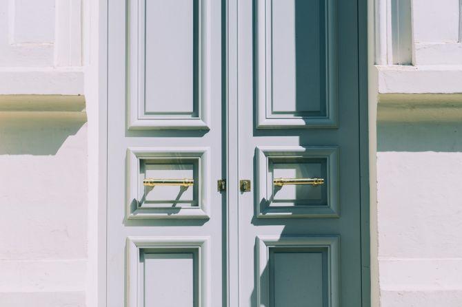 porte d'entrée_Comment mettre en valeur les détails architecturaux extérieurs de votre maison