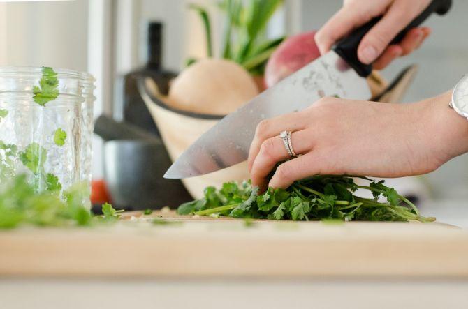 cutting vegetables_renoquotes.com_couper légumes cuisine_soumissionrenovation