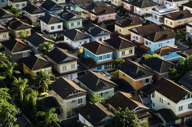 Suburban homes_maisons de banlieue