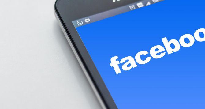 Facebook sur téléphone mobile