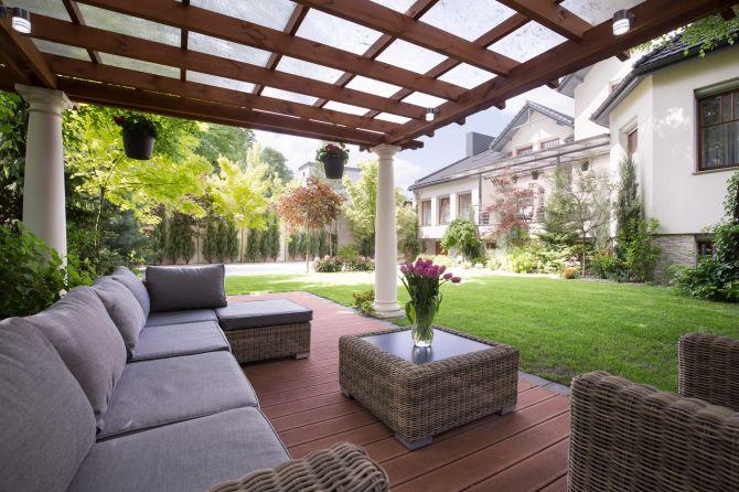 pergola dans un jardin_Guide de modèles et de prix de pergolas 