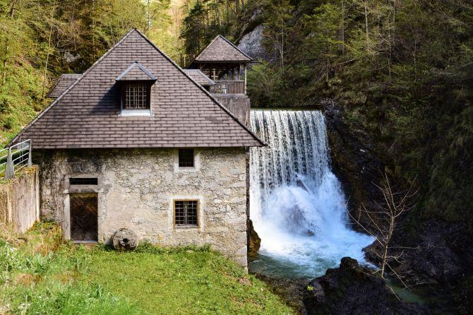 Toiture maison de campagne_Les éléments à inspecter avant d'acheter une maison