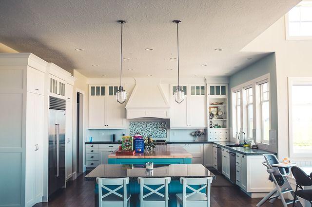 White and turquoise kitchen_cuisine blanche et turquoise