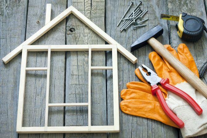 Maison en bois et outils