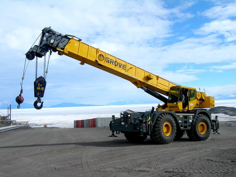 Grue dans un port