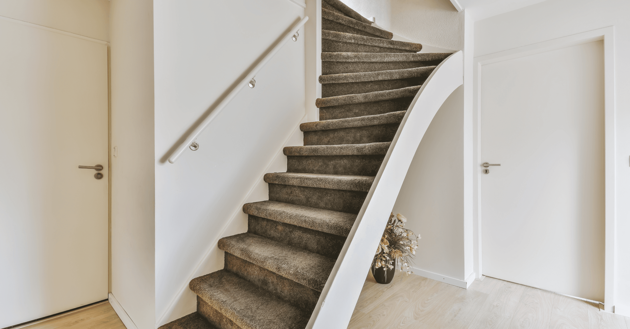 tapis dans un escalier intérieur