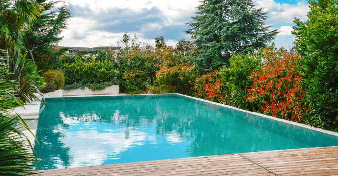 piscine creusée à coque en fibre de verre