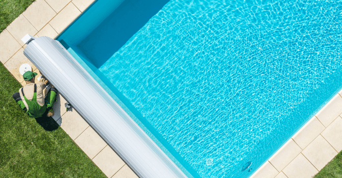 piscine creusée à coque en fibre de verre