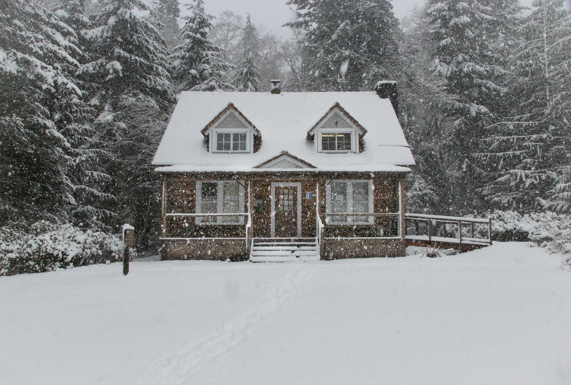 maison enneigée