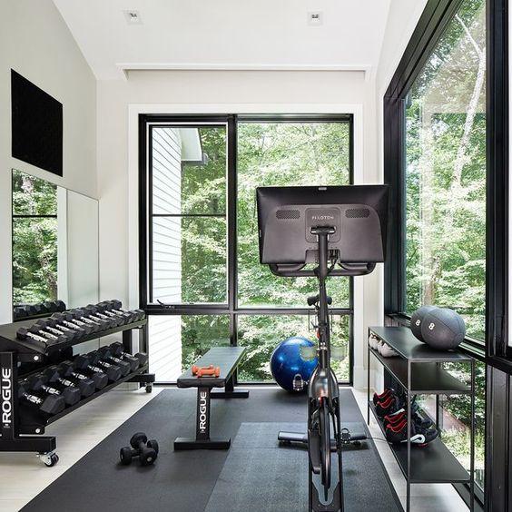 gym avec grande fenestration